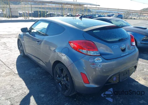 2016 Hyundai Veloster z USA, uszkodzony, nr VIN KMHTC6AD7GU261794